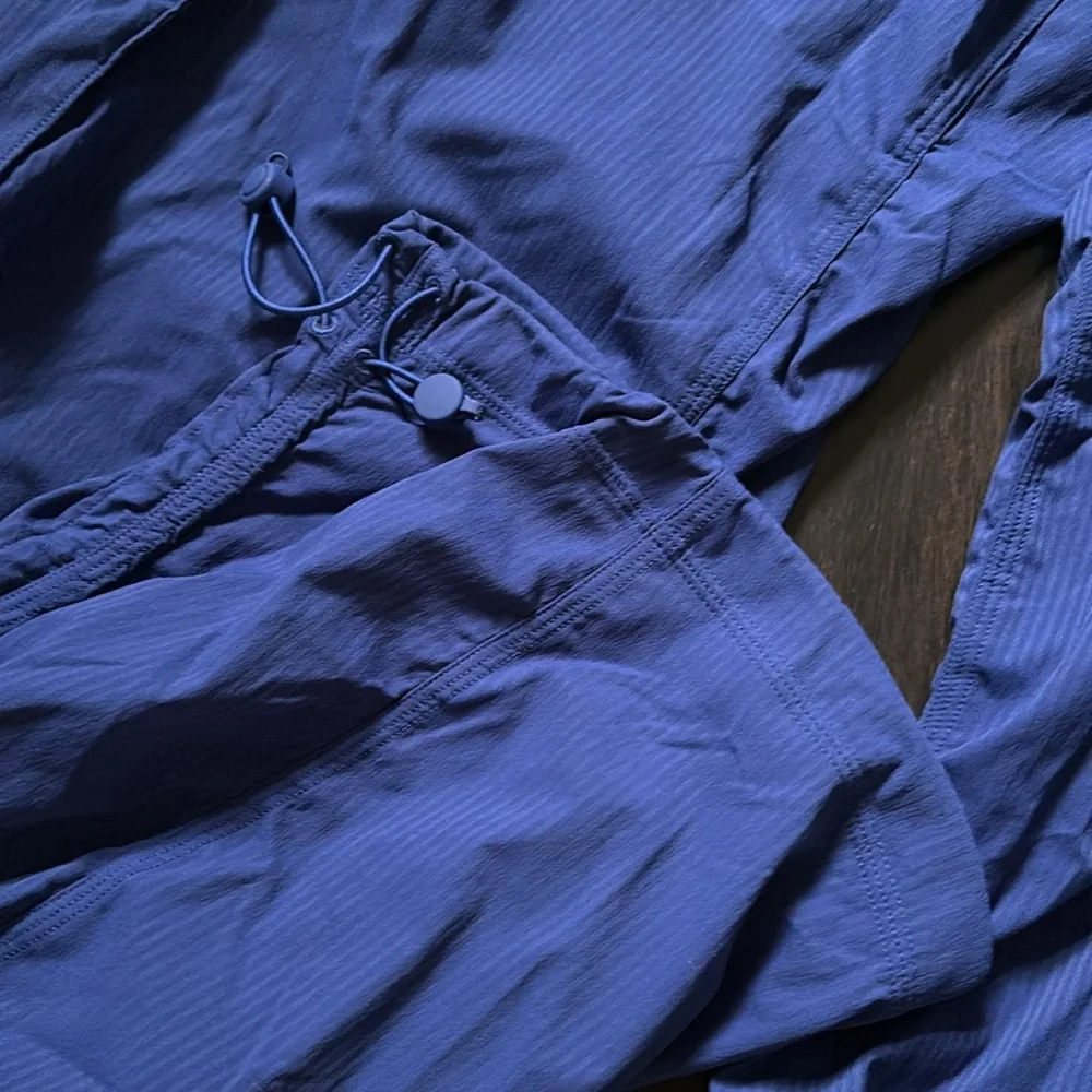 LULULEMON DANCE STUDIO RELAXED FIT MR CARGO PANTS IN LARK SZ M NWT - Picture 9 of 11